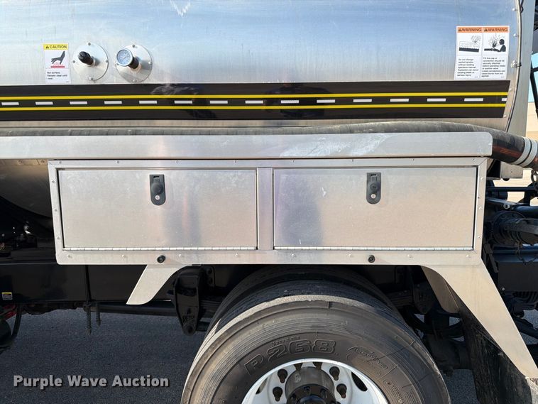 image for item FK3105 2020 Peterbilt 337 oil distributor truck