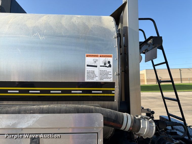 image for item FK3105 2020 Peterbilt 337 oil distributor truck