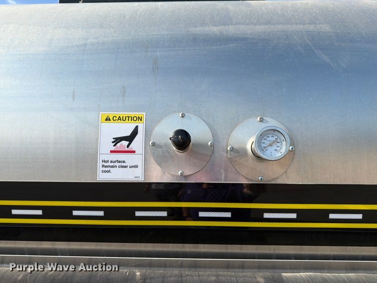 image for item FK3105 2020 Peterbilt 337 oil distributor truck