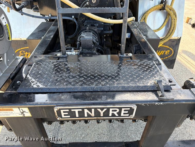 image for item FK3105 2020 Peterbilt 337 oil distributor truck