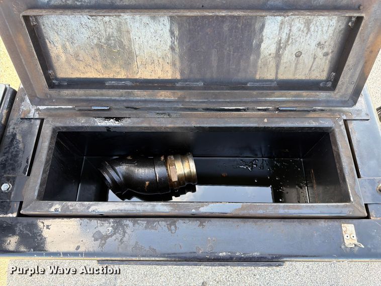 image for item FK3105 2020 Peterbilt 337 oil distributor truck
