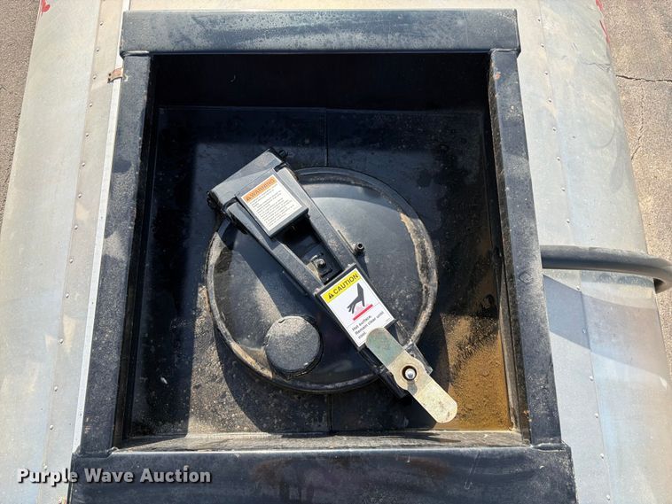 image for item FK3105 2020 Peterbilt 337 oil distributor truck