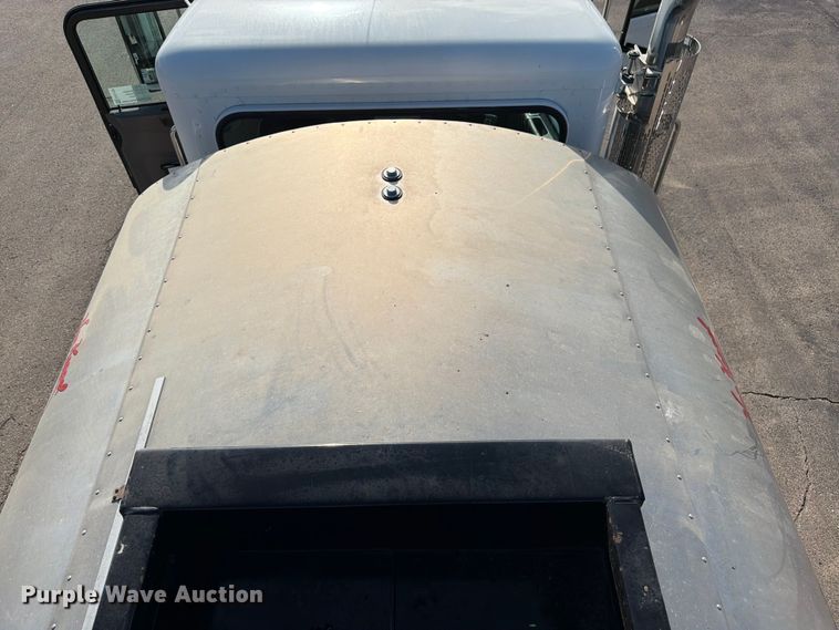 image for item FK3105 2020 Peterbilt 337 oil distributor truck