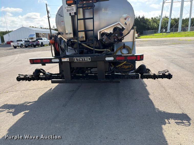 image for item FK3105 2020 Peterbilt 337 oil distributor truck