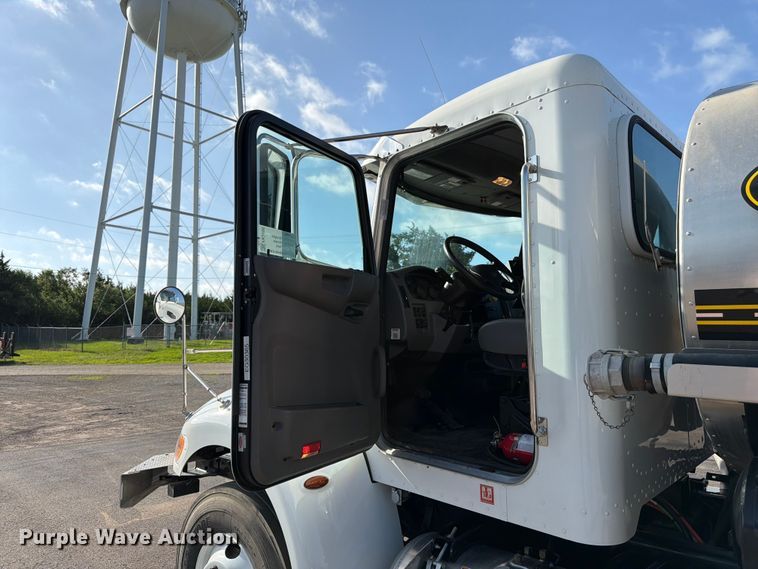 image for item FK3105 2020 Peterbilt 337 oil distributor truck
