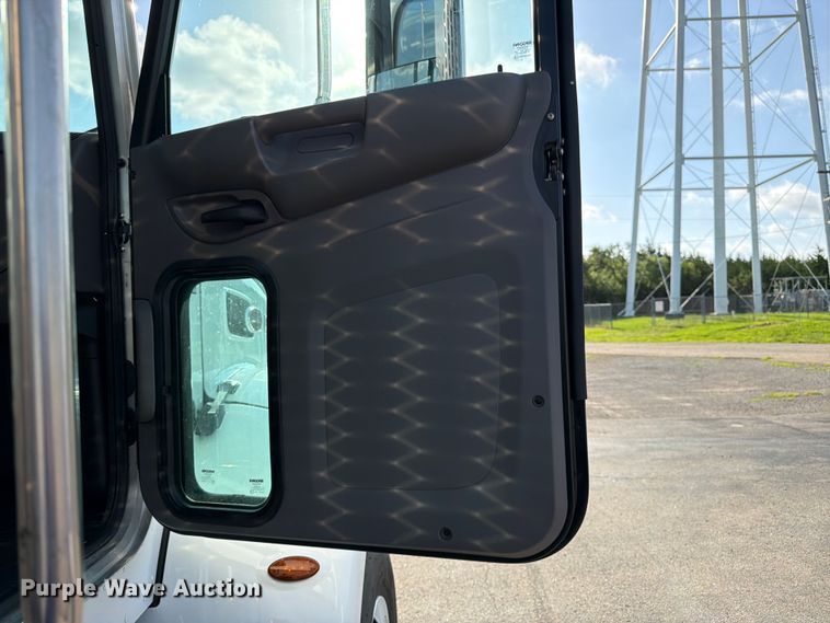 image for item FK3105 2020 Peterbilt 337 oil distributor truck