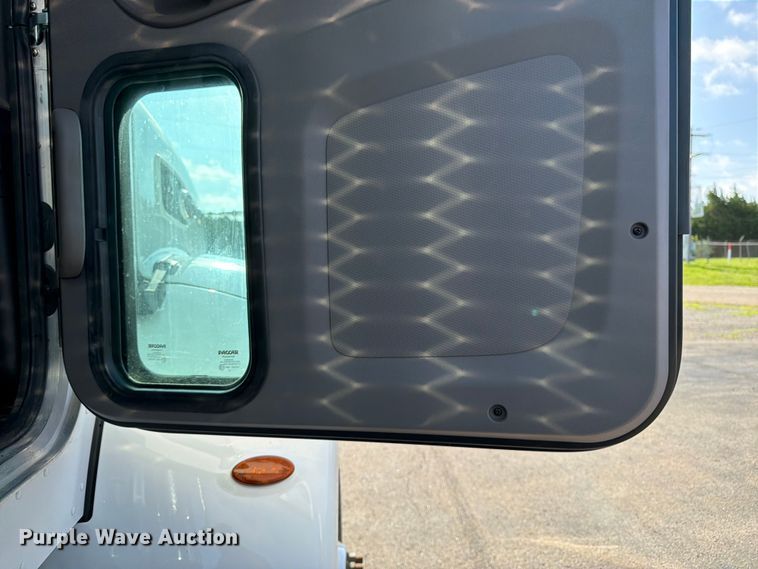 image for item FK3105 2020 Peterbilt 337 oil distributor truck
