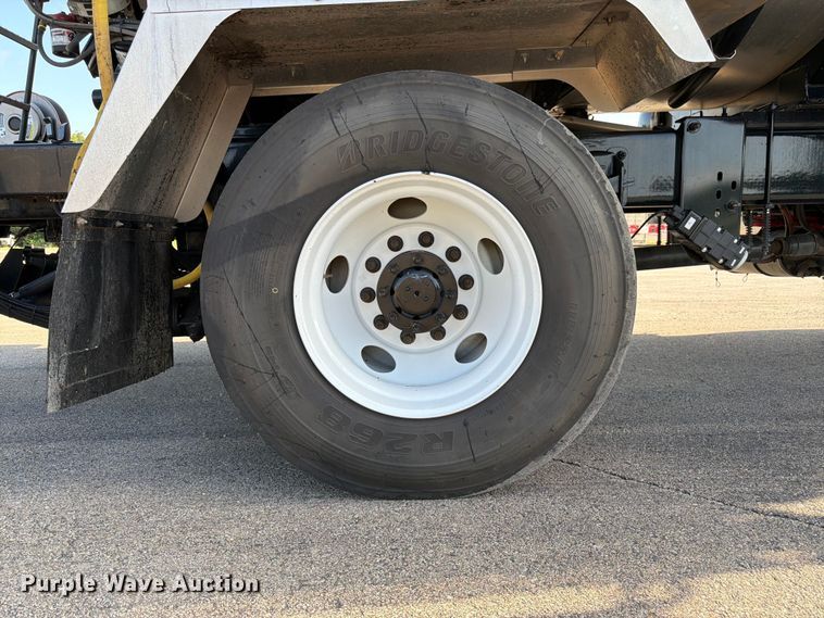 image for item FK3105 2020 Peterbilt 337 oil distributor truck