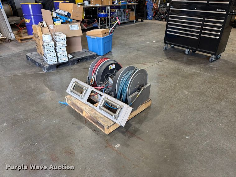 (2) hydraulic hose reels