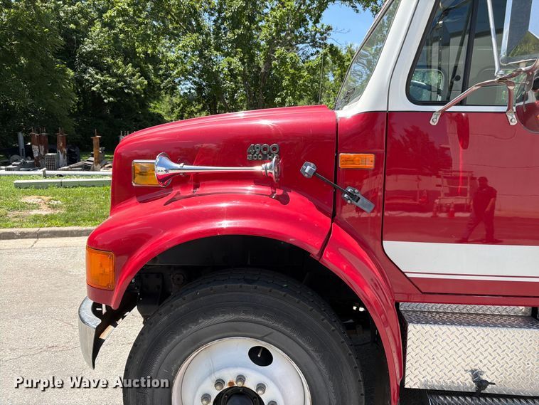image for item FK3125 1999 International 4900 rescue vehicle