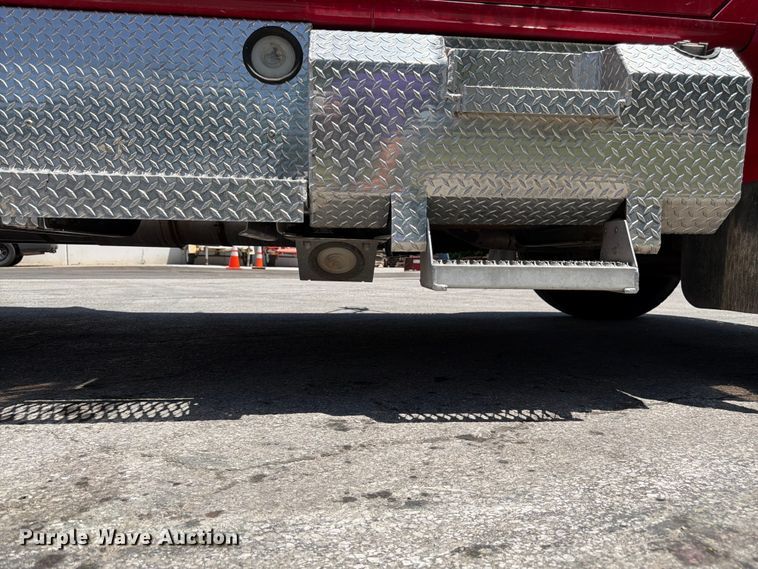 image for item FK3125 1999 International 4900 rescue vehicle