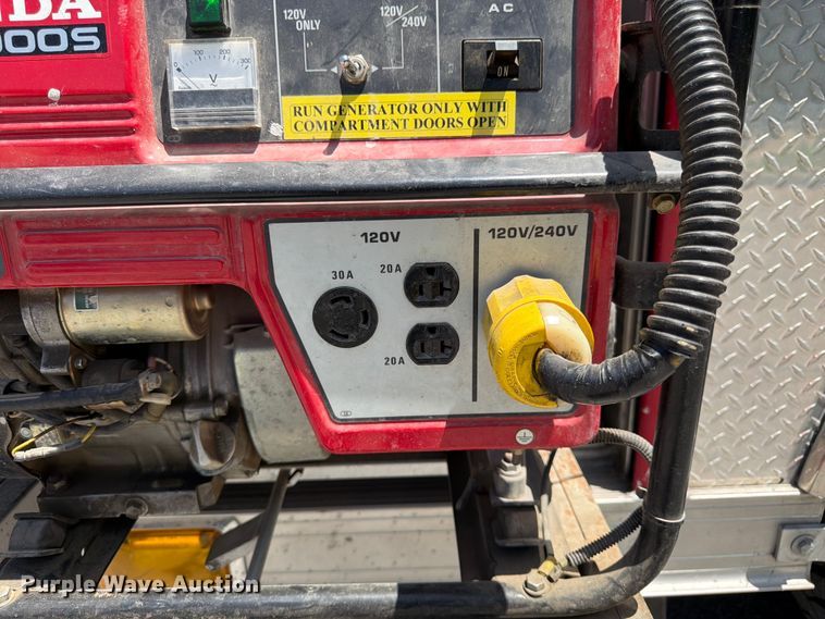 image for item FK3125 1999 International 4900 rescue vehicle