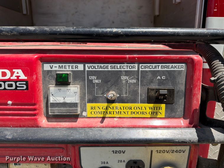 image for item FK3125 1999 International 4900 rescue vehicle