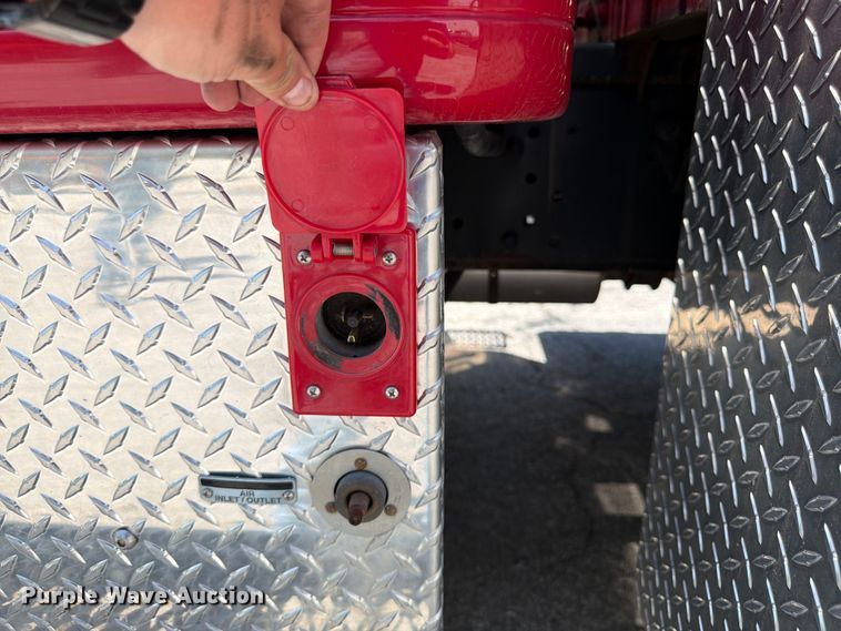 image for item FK3125 1999 International 4900 rescue vehicle