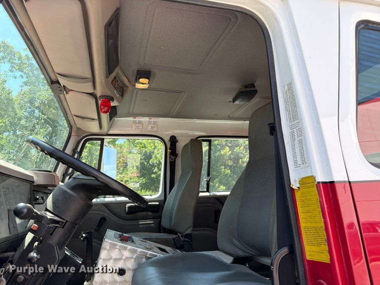 image for item FK3125 1999 International 4900 rescue vehicle