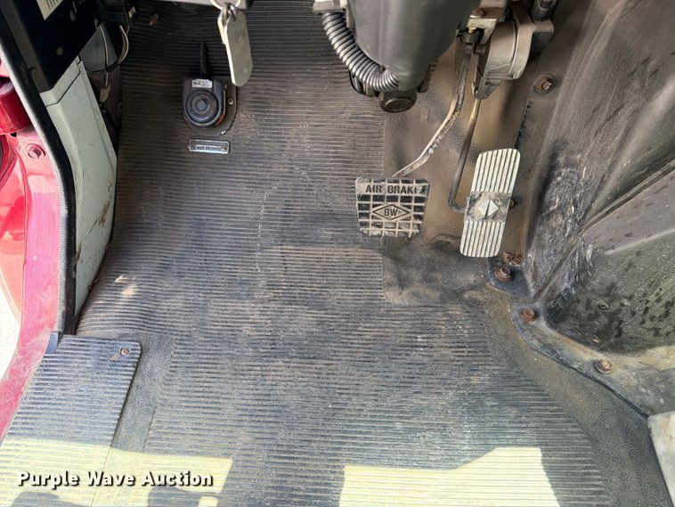 image for item FK3125 1999 International 4900 rescue vehicle