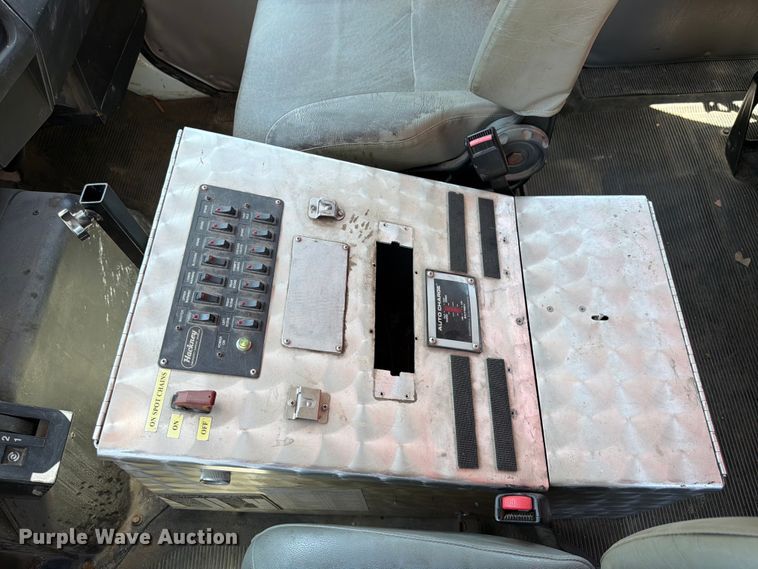 image for item FK3125 1999 International 4900 rescue vehicle