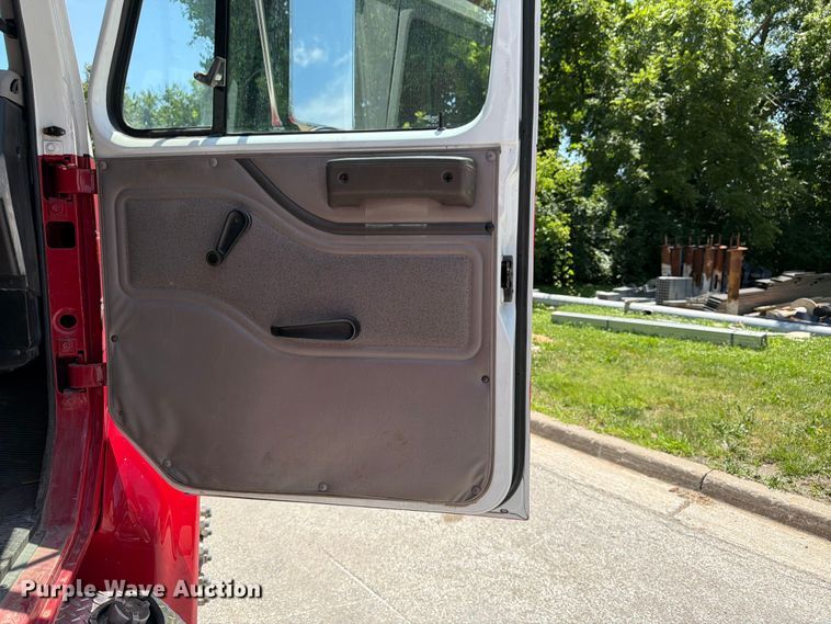 image for item FK3125 1999 International 4900 rescue vehicle