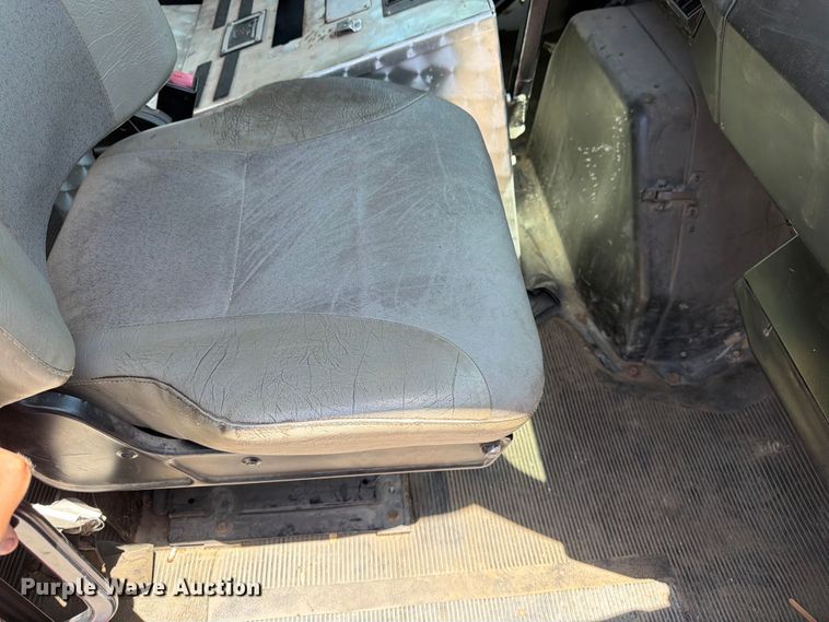 image for item FK3125 1999 International 4900 rescue vehicle