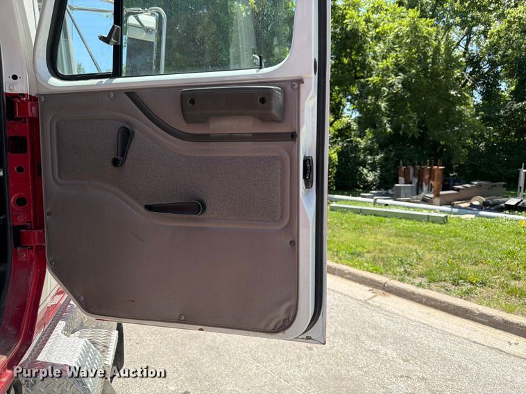 image for item FK3125 1999 International 4900 rescue vehicle