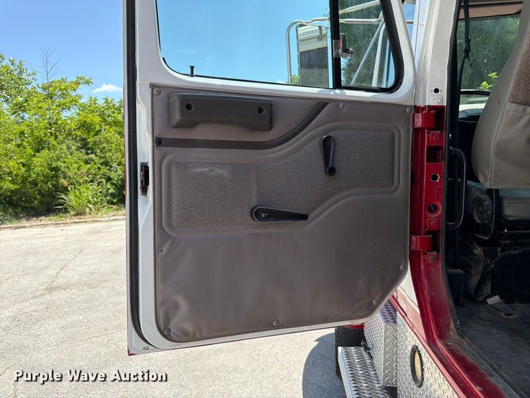 image for item FK3125 1999 International 4900 rescue vehicle