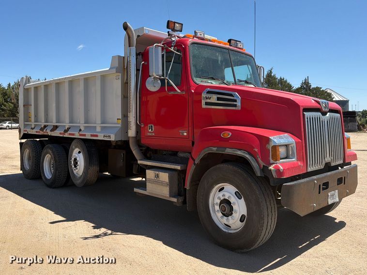 image for item FM7551 2014 Western Star 4700 dump truck