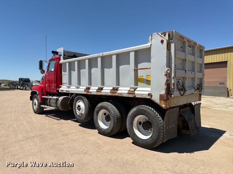 image for item FM7551 2014 Western Star 4700 dump truck