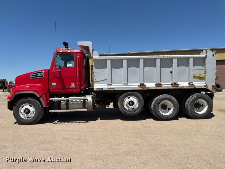 image for item FM7551 2014 Western Star 4700 dump truck