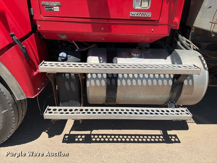 image for item FM7551 2014 Western Star 4700 dump truck