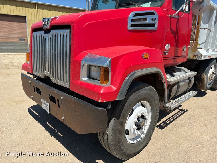 image for item FM7551 2014 Western Star 4700 dump truck