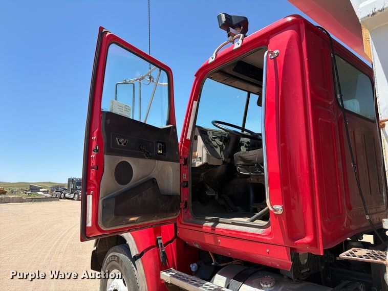 image for item FM7551 2014 Western Star 4700 dump truck