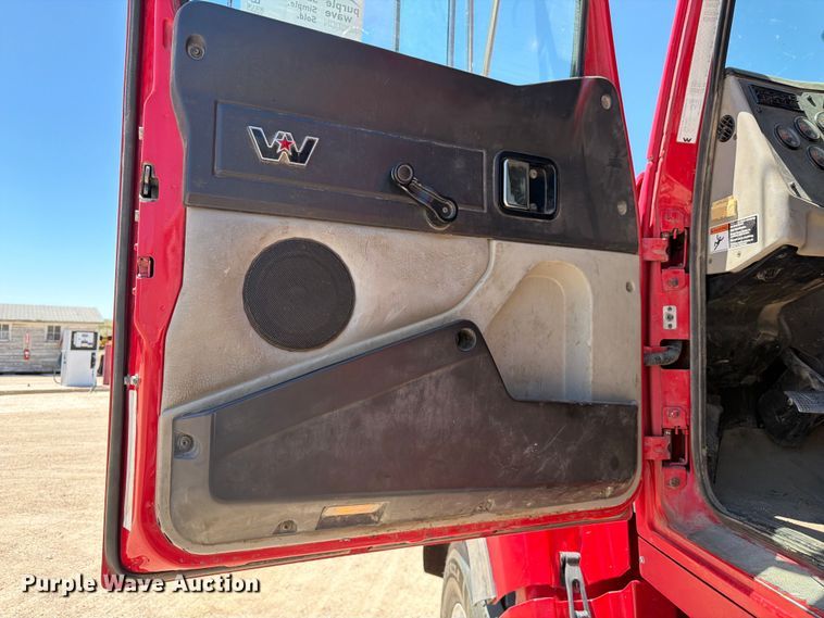 image for item FM7551 2014 Western Star 4700 dump truck