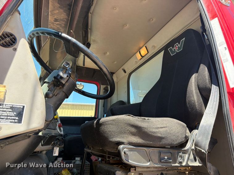 image for item FM7551 2014 Western Star 4700 dump truck