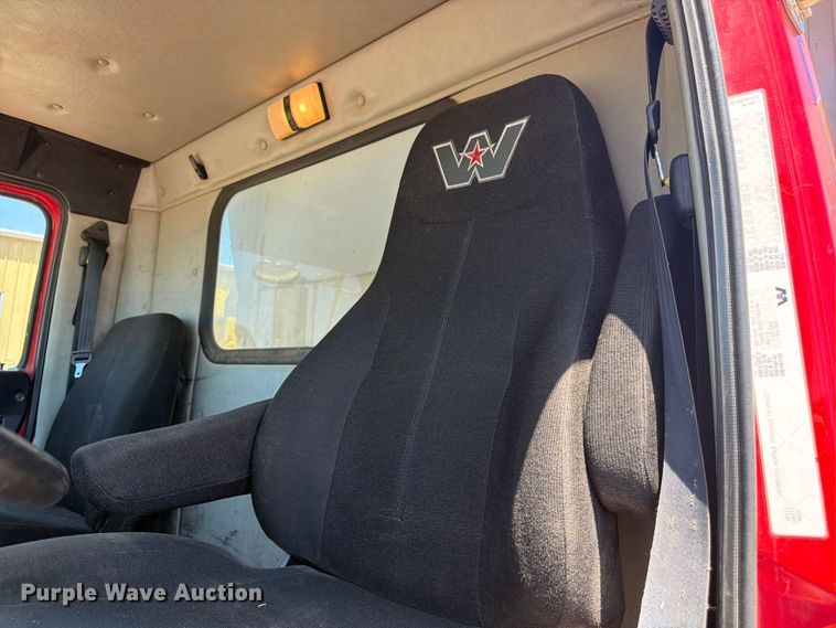 image for item FM7551 2014 Western Star 4700 dump truck