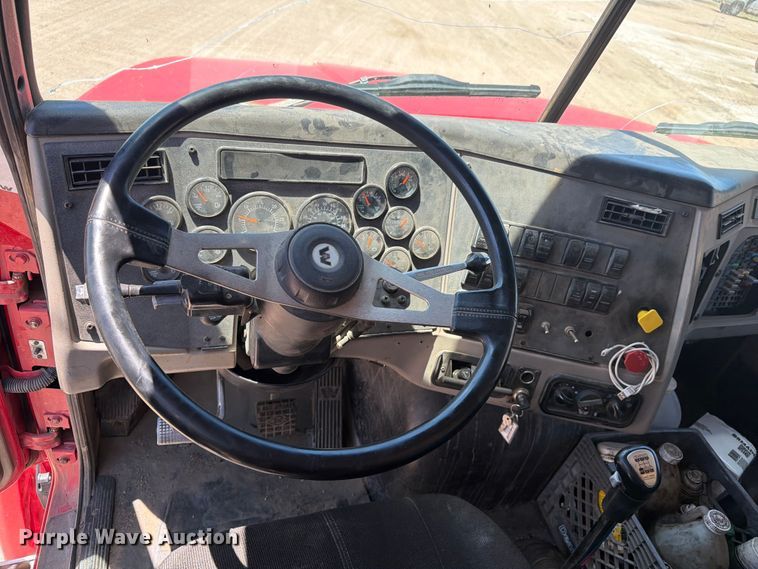 image for item FM7551 2014 Western Star 4700 dump truck