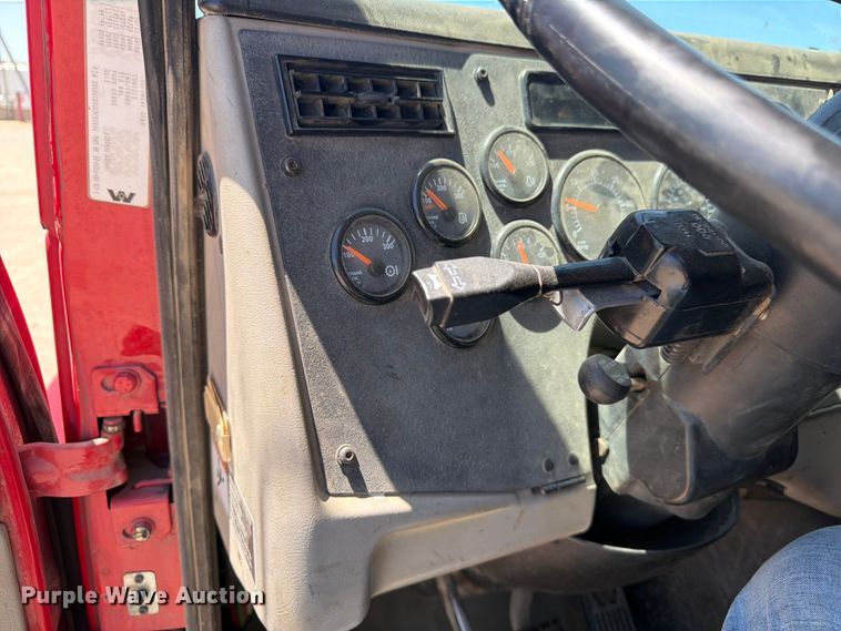 image for item FM7551 2014 Western Star 4700 dump truck