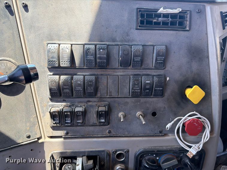 image for item FM7551 2014 Western Star 4700 dump truck