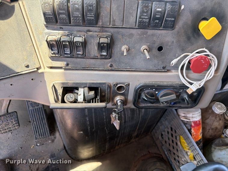 image for item FM7551 2014 Western Star 4700 dump truck