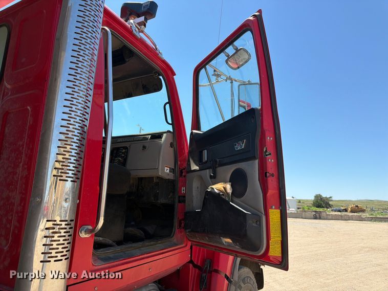 image for item FM7551 2014 Western Star 4700 dump truck