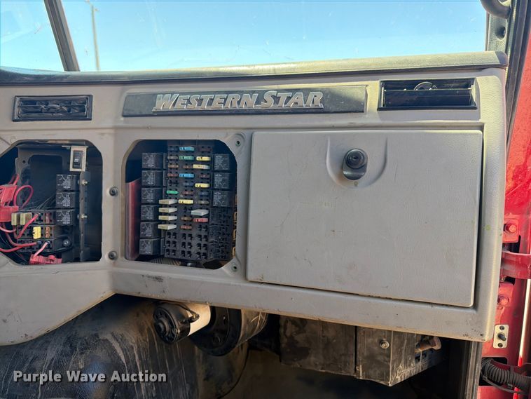 image for item FM7551 2014 Western Star 4700 dump truck