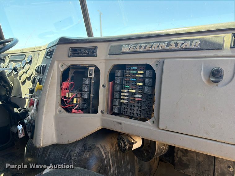 image for item FM7551 2014 Western Star 4700 dump truck