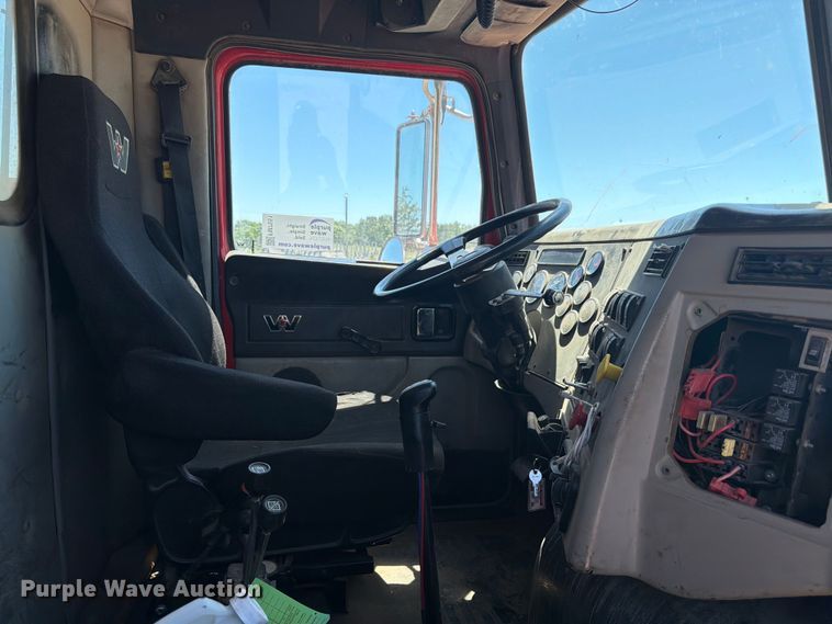 image for item FM7551 2014 Western Star 4700 dump truck