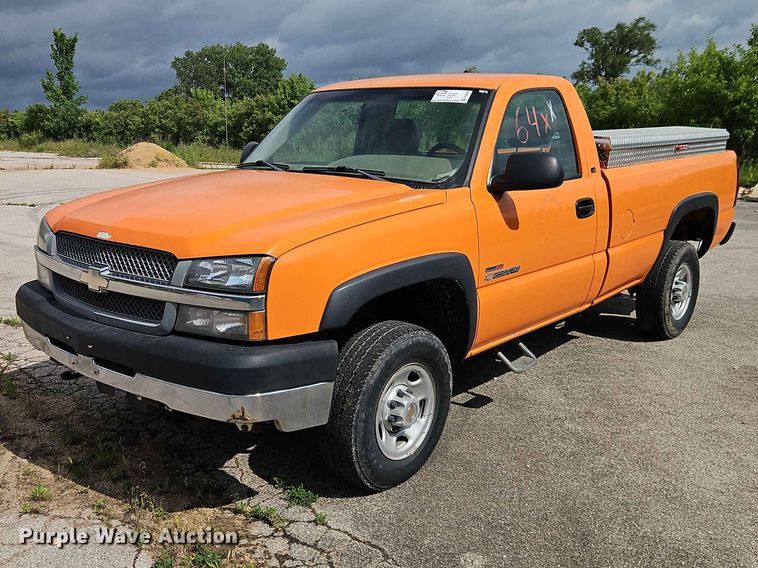 image for item FN5698 2004 Chevrolet Silverado 2500 HD pickup truck