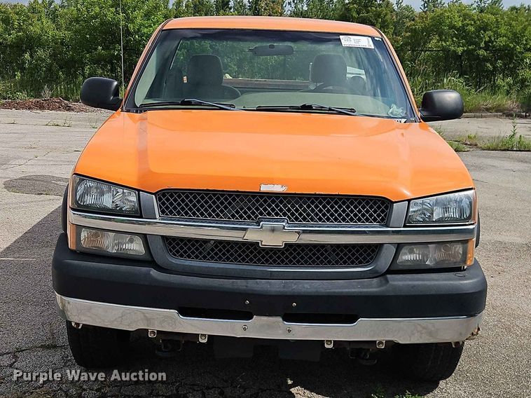 image for item FN5698 2004 Chevrolet Silverado 2500 HD pickup truck