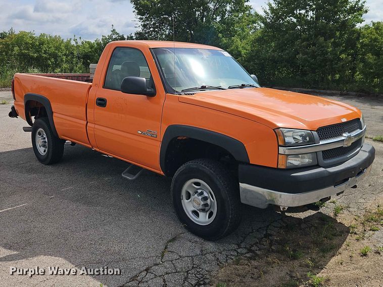 image for item FN5698 2004 Chevrolet Silverado 2500 HD pickup truck