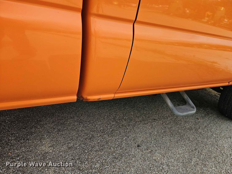 image for item FN5698 2004 Chevrolet Silverado 2500 HD pickup truck