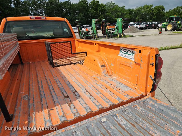 image for item FN5698 2004 Chevrolet Silverado 2500 HD pickup truck
