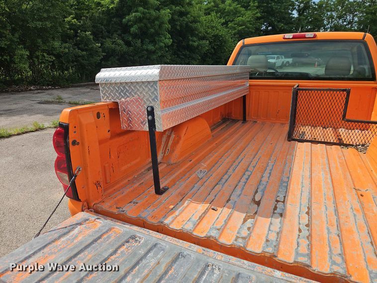 image for item FN5698 2004 Chevrolet Silverado 2500 HD pickup truck