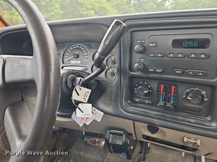 image for item FN5698 2004 Chevrolet Silverado 2500 HD pickup truck