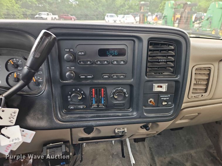image for item FN5698 2004 Chevrolet Silverado 2500 HD pickup truck